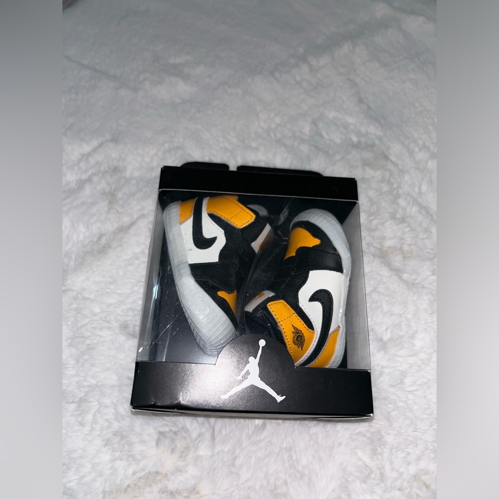 Brand New Jordan 1 Crib Booties Size 3 For Toddlers/Babies